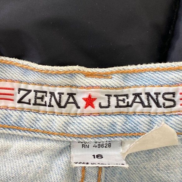 ZENA Vintage Light Washed Denim Short - Picture 8 of 10